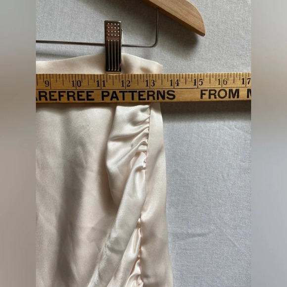 ARITZIA TEN BY BABATON GLISTEN RUCHED SKIRT PEARLY WHITE SATIN SZ 6 - Picture 7 of 8